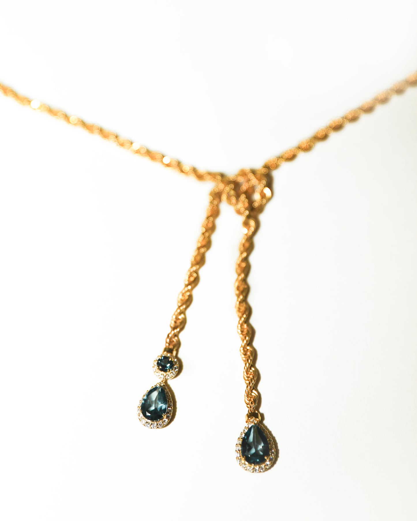 AURUM KNOT